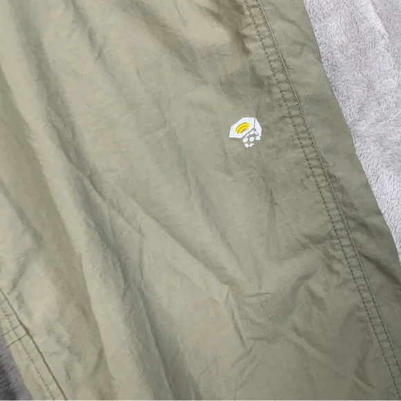 Mountain Hardwear Women’s Green Cargo  Hiking Pants. Size 14/32. - Picture 5 of 9